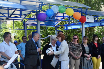 В Иванове появилась новая спортивная площадка с современным комплексом уличных треножеров
